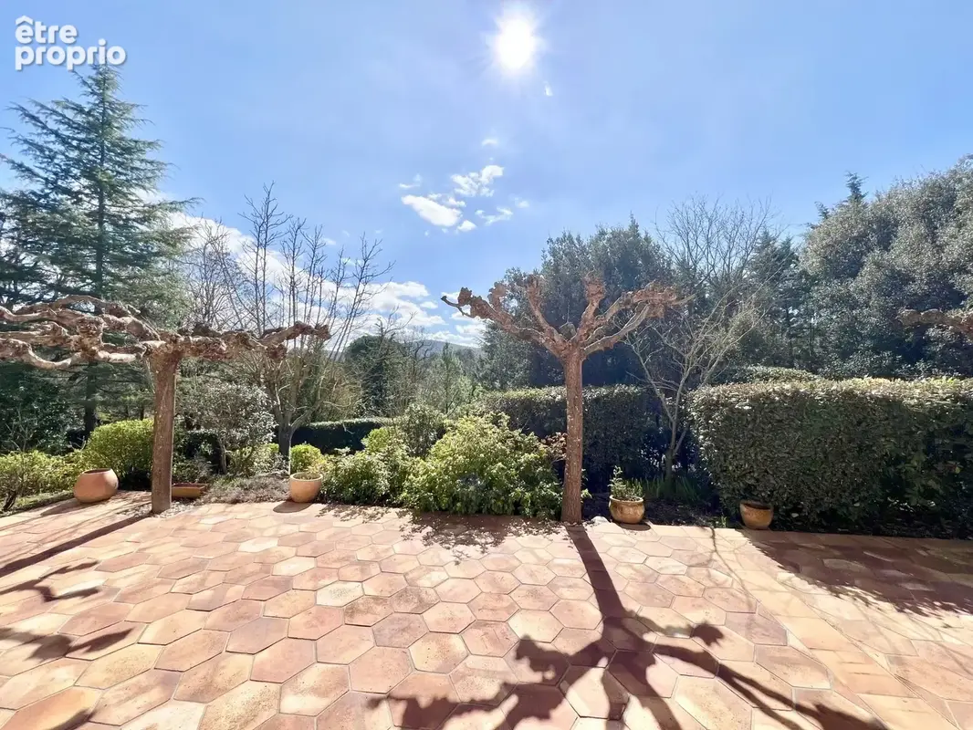 Maison de 135 m² sur un terrain clos de 14 050 m² - photo 4