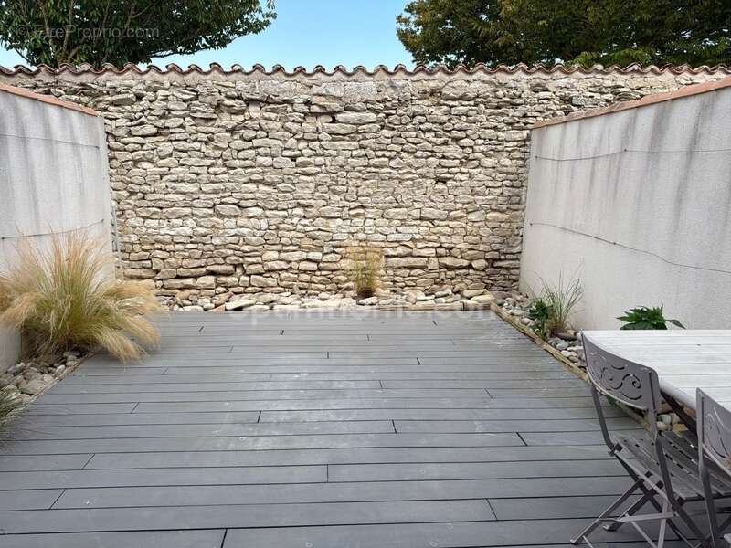Appartement  avec extérieur clos de murs  au port de st martin de ré - photo 22