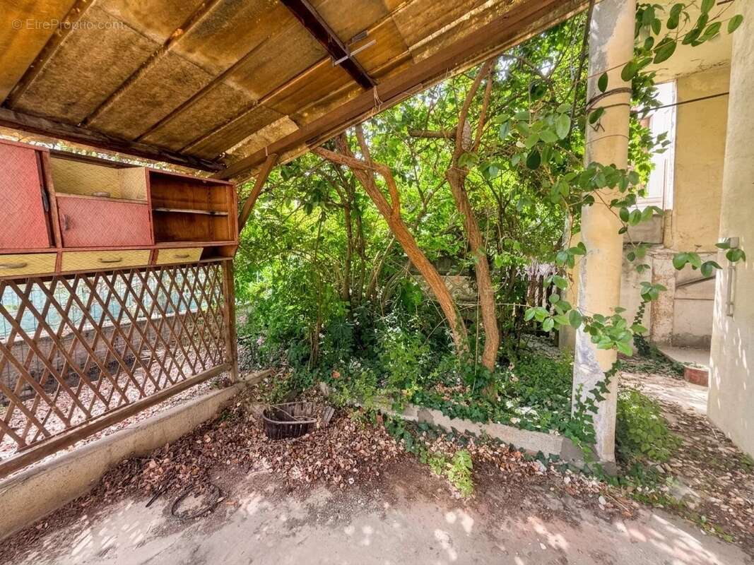 Cagnes-sur-mer - propriété de 2 maisons - terrain plat de 2 400 m² - photo 19