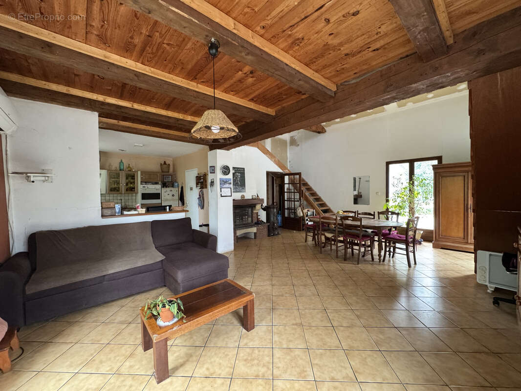 Maison 4 pièces et mezzanine en vente 139000 € à Coursan - photo 4