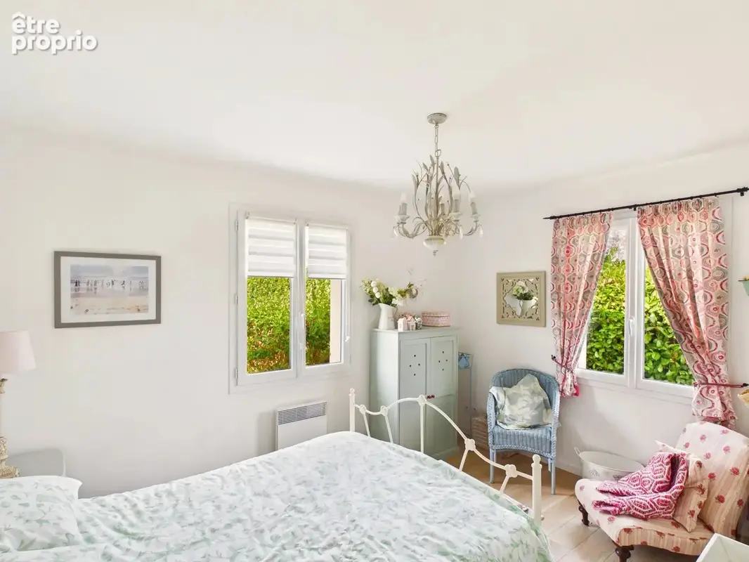 Belle maison de plain-pied avec piscine et jardin - photo 11