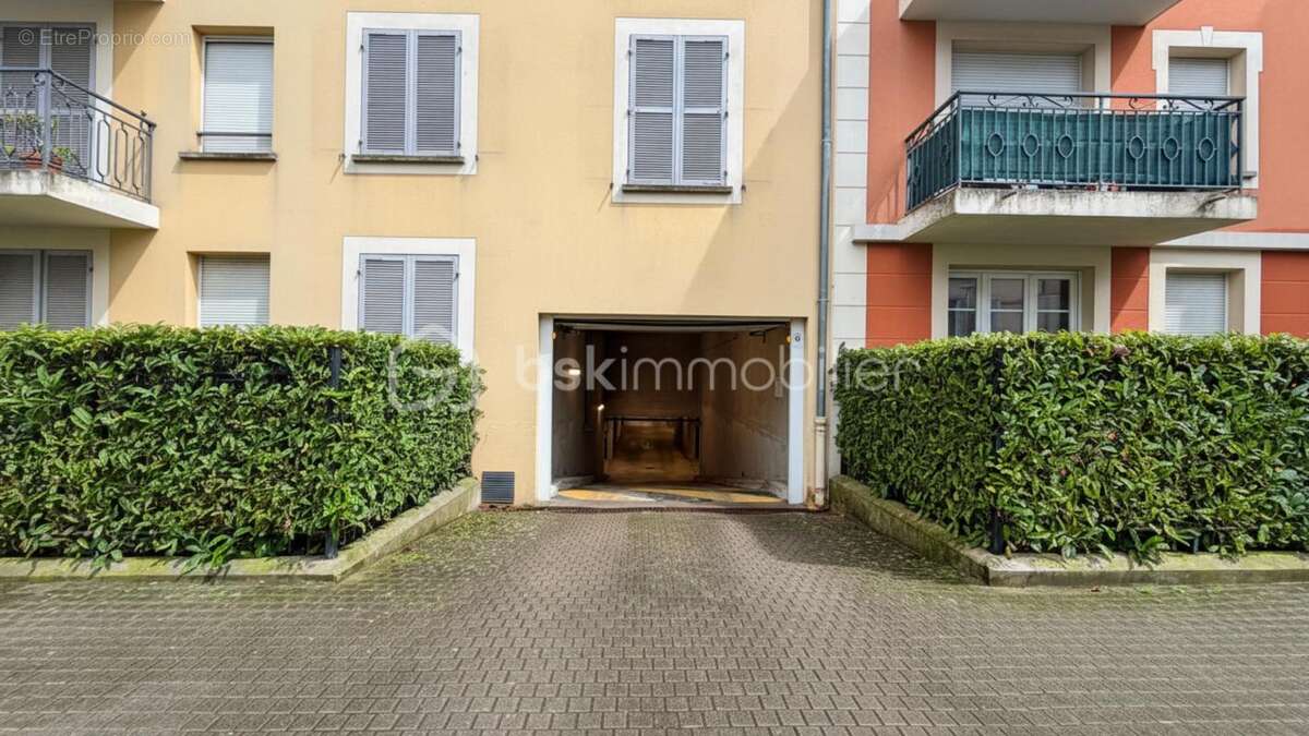 Parking à BUSSY-SAINT-GEORGES