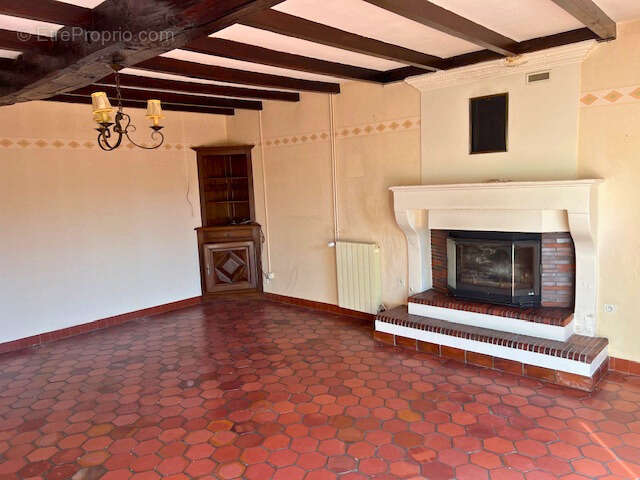 MAISON de caractère en pierre de taille sur 3 000 m2 de terrain avec espace boisé à Saint-Sulpice de Cognac - photo 3
