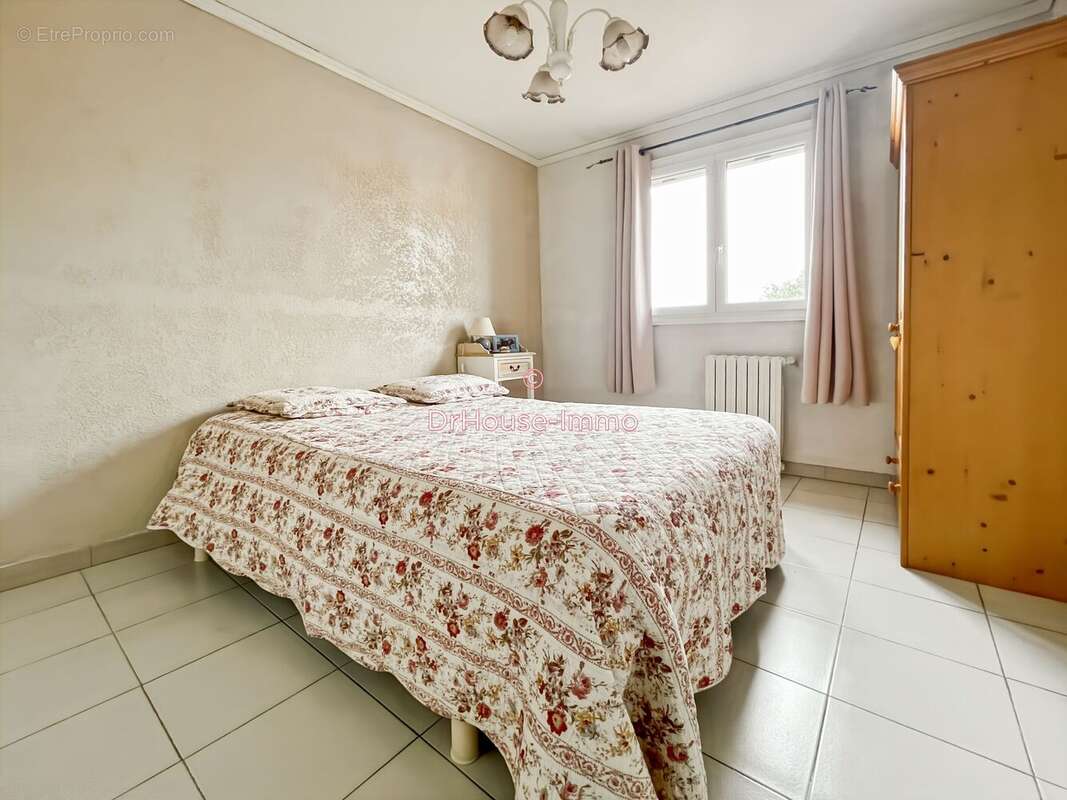 Maison à MONTBAZIN