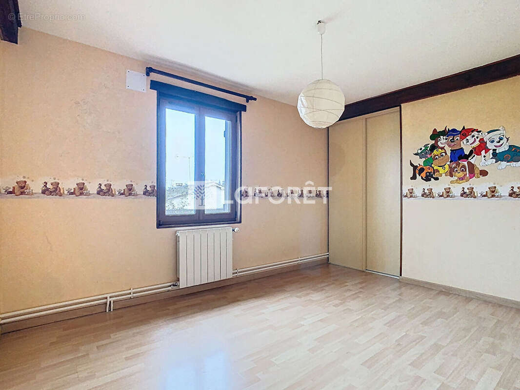 Maison à SAINT-REMY-EN-BOUZEMONT-SAINT-GENEST-ET-ISSON