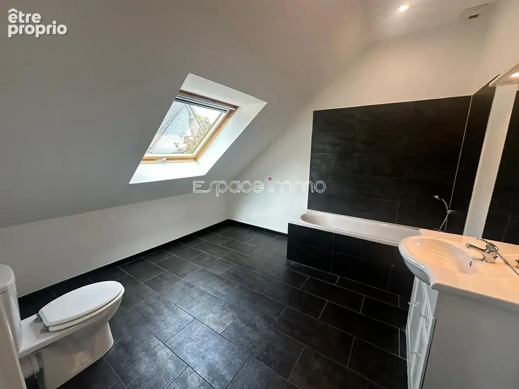 Maison contemporaine - 5 pieces - garage - jardin - 3 chambres -saint leger du bourg denis - photo 9