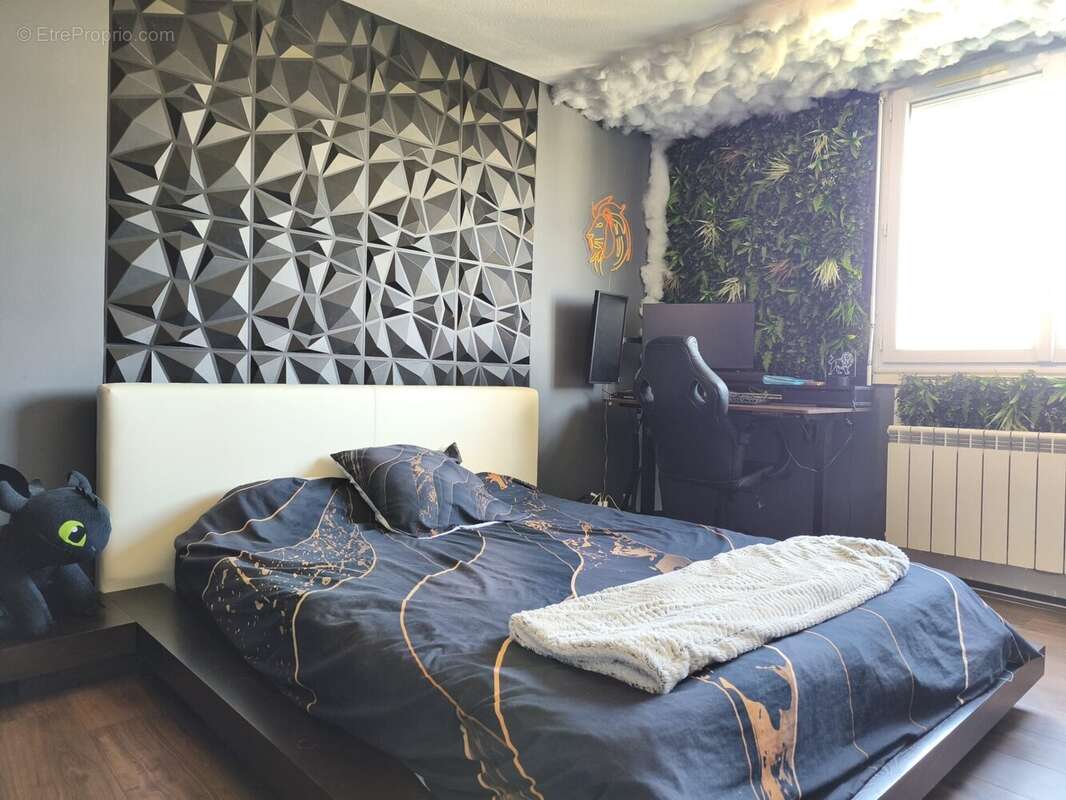 Appartement à PERONNAS