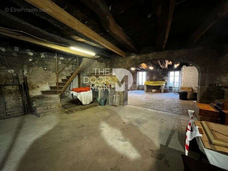 Appartement à FLASSANS-SUR-ISSOLE