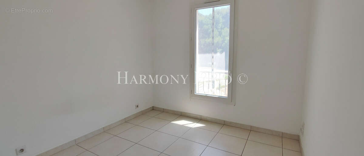 A vendre- A 300m de la plage! Maison T3 plus garage à Sanary-sur-mer 83 110(Var). - photo 5