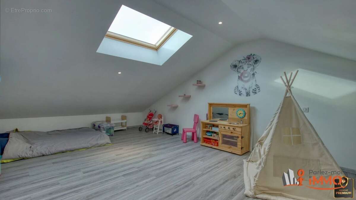 Appartement à VEAUCHE