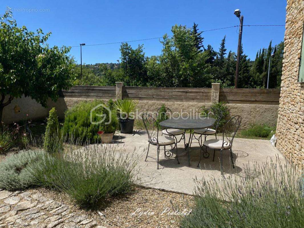 NOUVEAU - EN EXCLUSIVITÉ À Apt en Luberon (84400) - Une maison récente au charme authentique de la Provence - photo 4