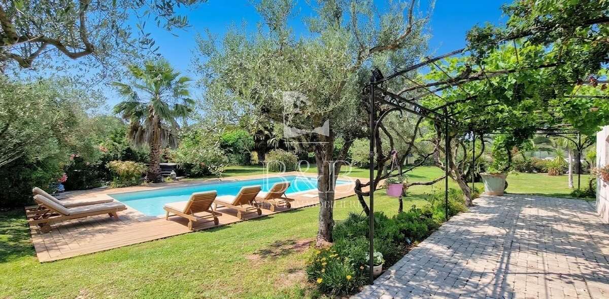 Maison à ROQUEBRUNE-SUR-ARGENS
