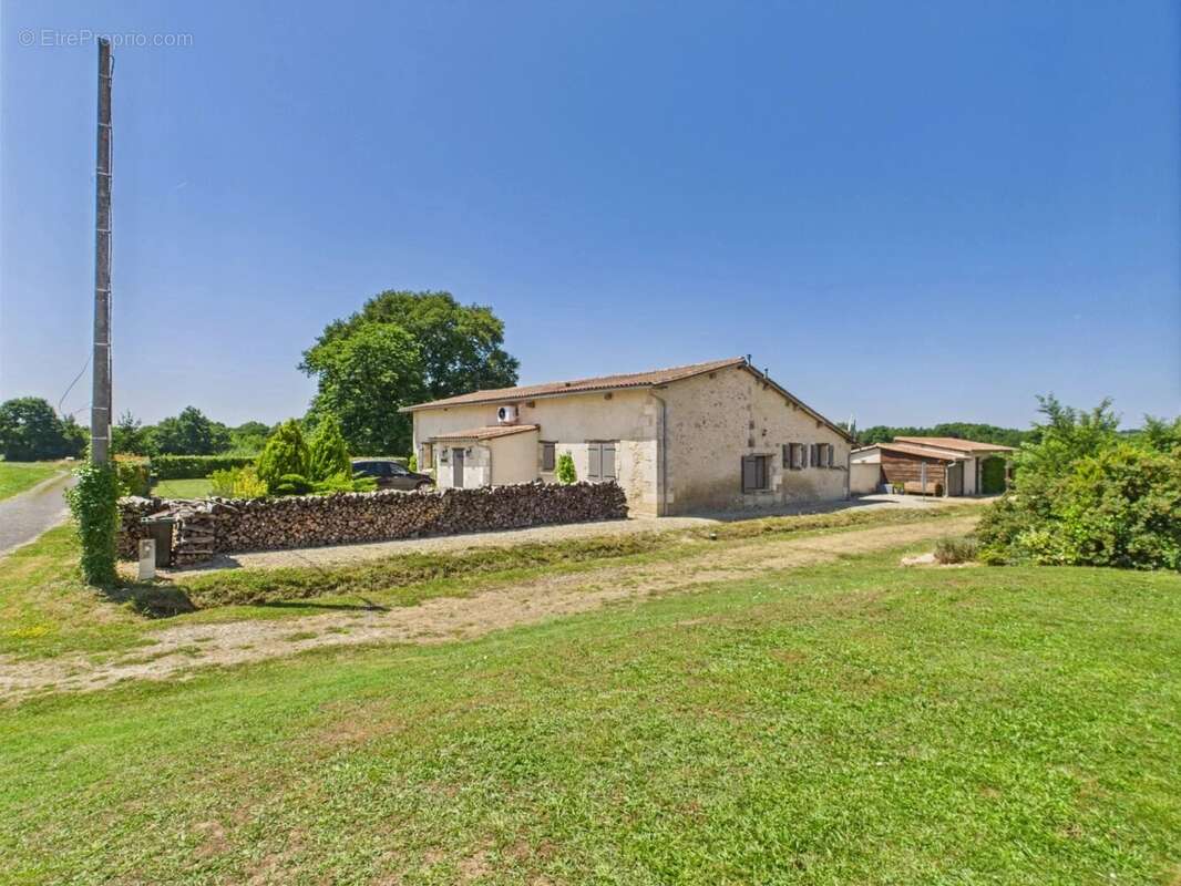 Maison à AUBETERRE-SUR-DRONNE