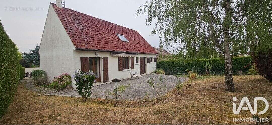 Maison 164 m² à Saint-Julien-Du-Sault  - photo 4