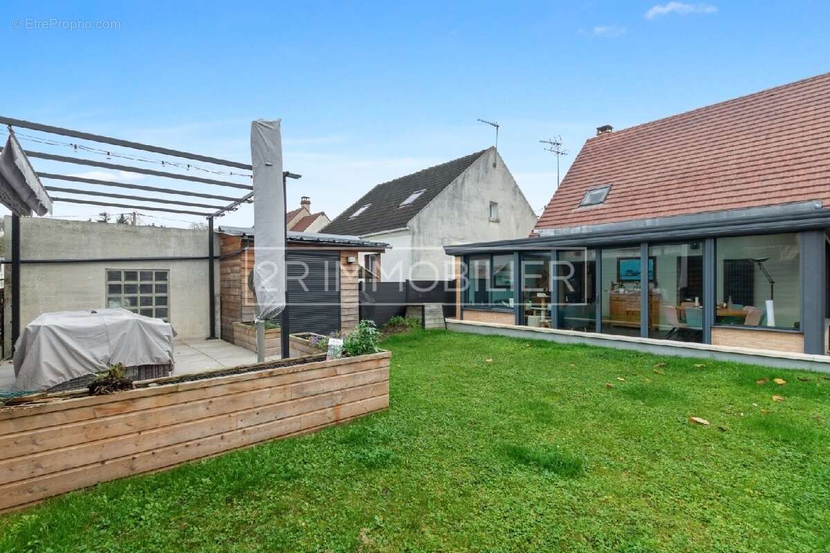 Maison à BUSSY-SAINT-GEORGES