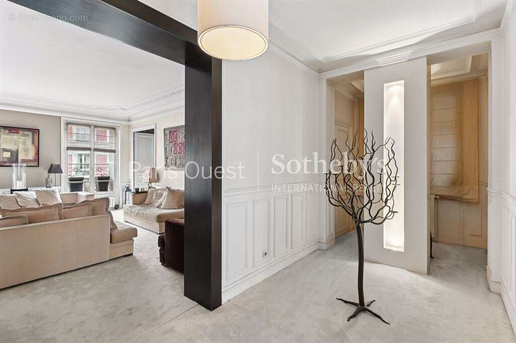 Appartement à PARIS-8E