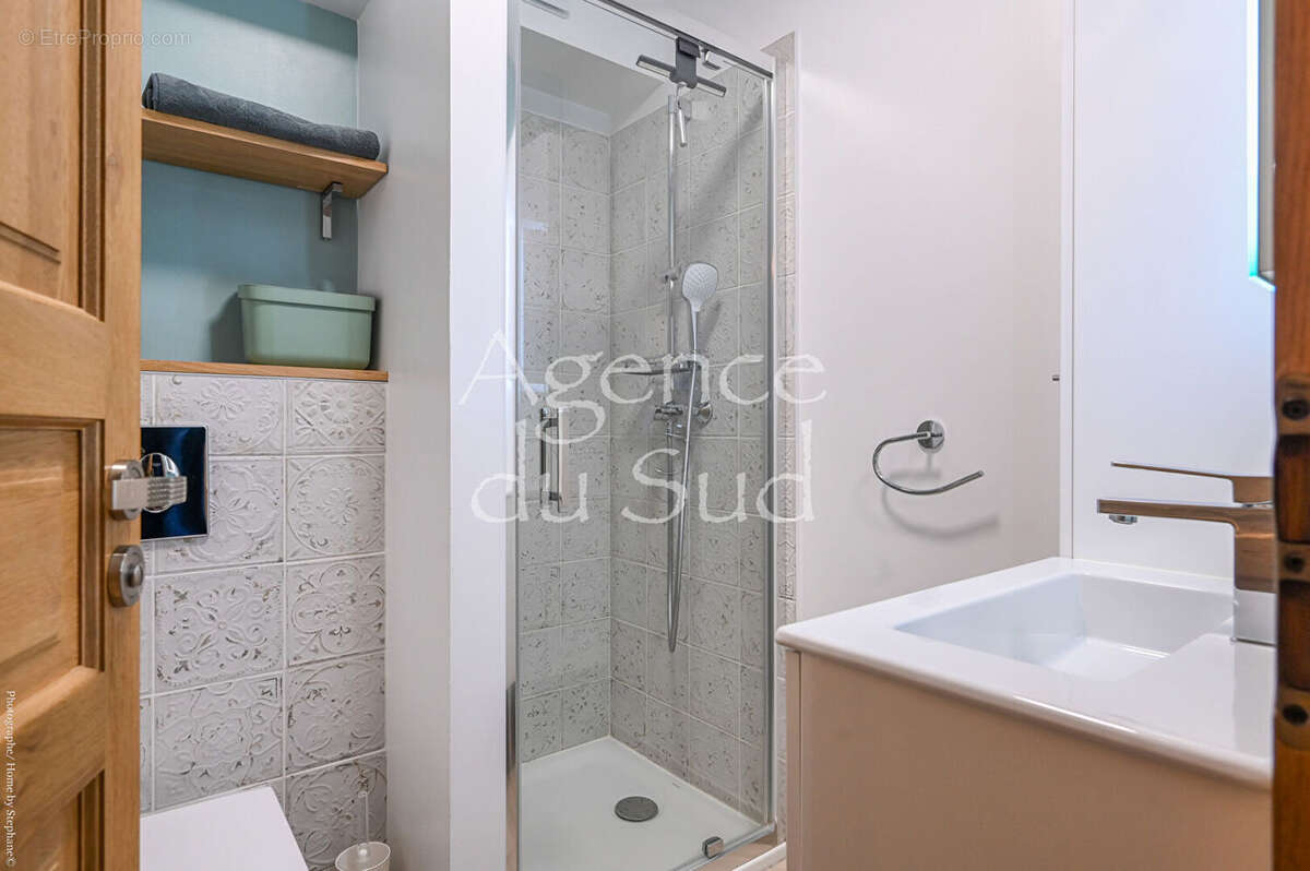 Appartement La Ciotat T1 Bis entièrement rénové avec  terrasse. - photo 8