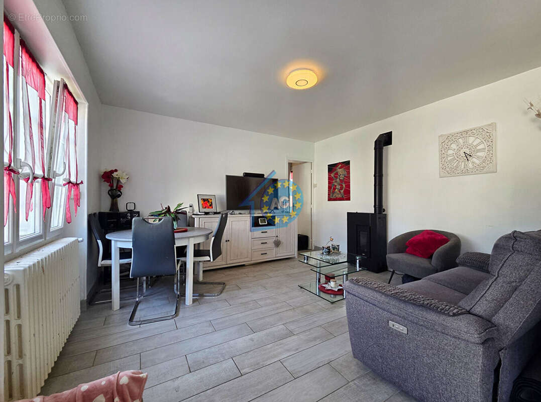 Maison à FOLLAINVILLE-DENNEMONT