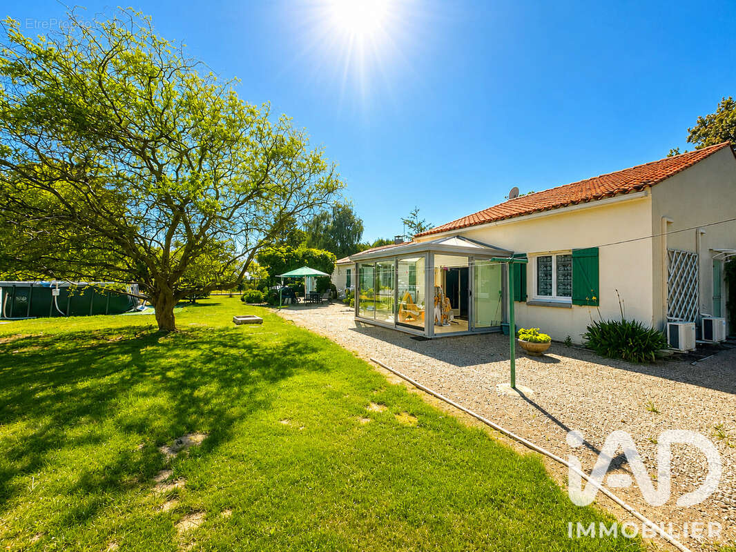 Maison 206 m² à Saint-Vincent-Sur-Graon  - photo 2