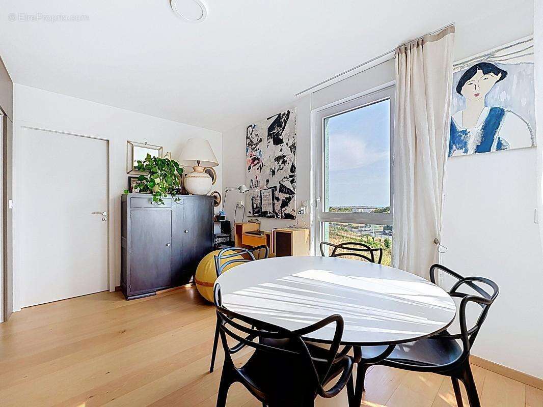 Appartement À Vendre - Dernier étage avec ascenseur privatif, terrasse et vue mer - photo 4