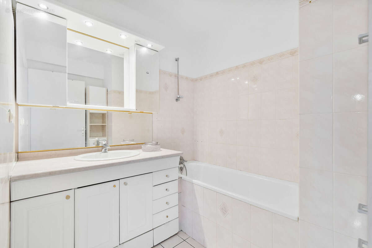 Appartement à PARIS-19E