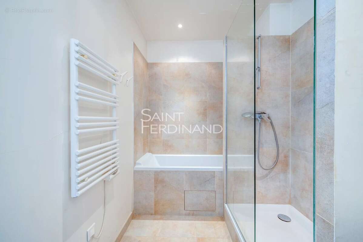 Appartement à NEUILLY-SUR-SEINE