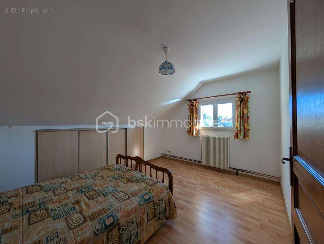 Maison à DUN-SUR-AURON