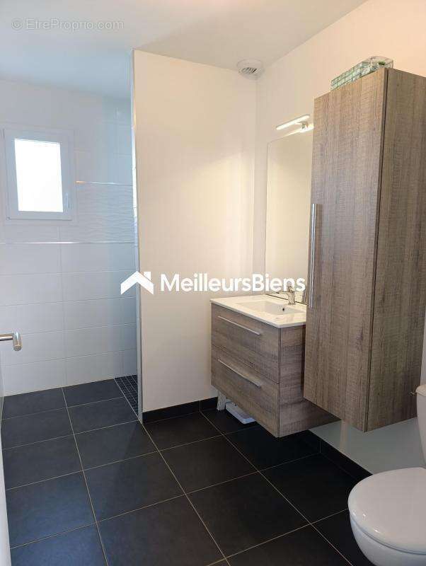 Maison récente de plain pied  - 868m² de jardin paysager - Garage - Carport - photo 10