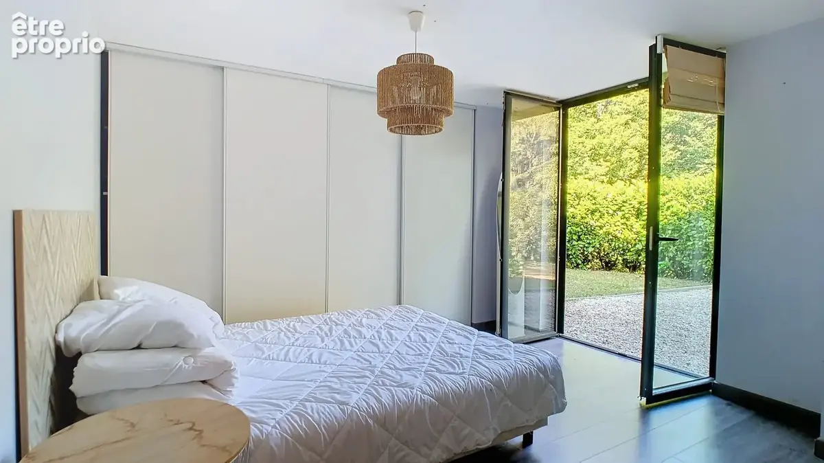 Sur la commune de ROUSSILLON, maison sur deux niveaux, 184m2 habitables environ - photo 10