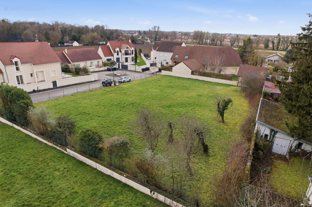 Terrain à SAULON-LA-RUE