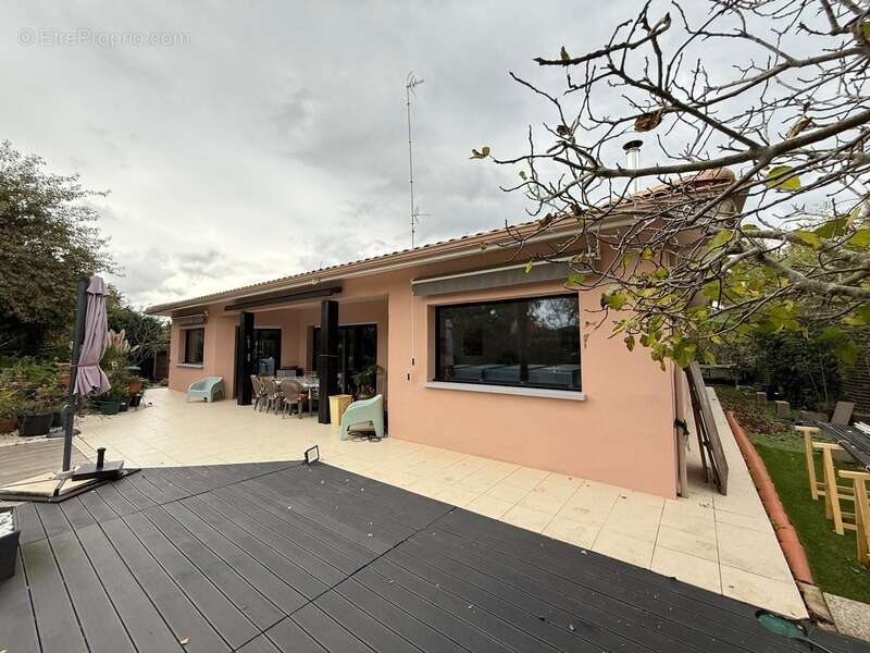 BIGANOS – Quartier recherché du VIGNEAU – Élégante propriété de 190 m² sur un magnifique terrain paysager de 2 370 m² avec pisci - photo 18