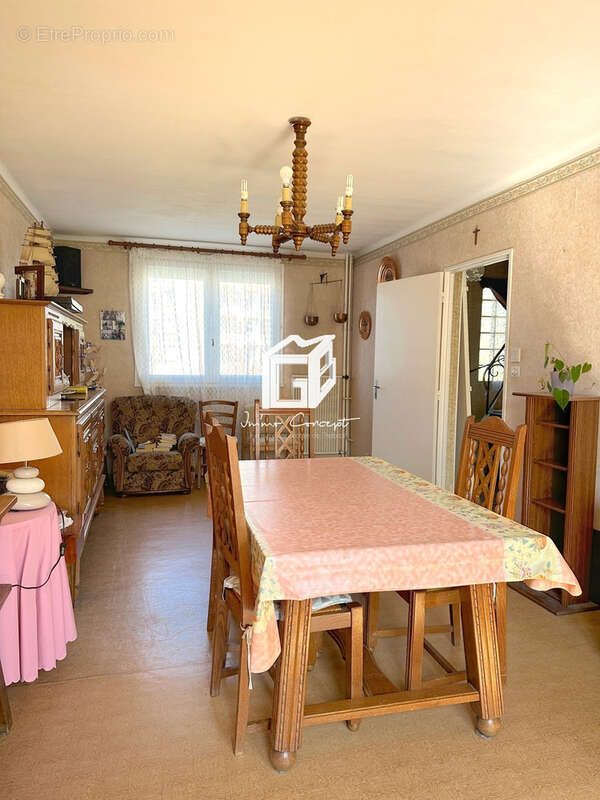 Maison à ONET-LE-CHATEAU