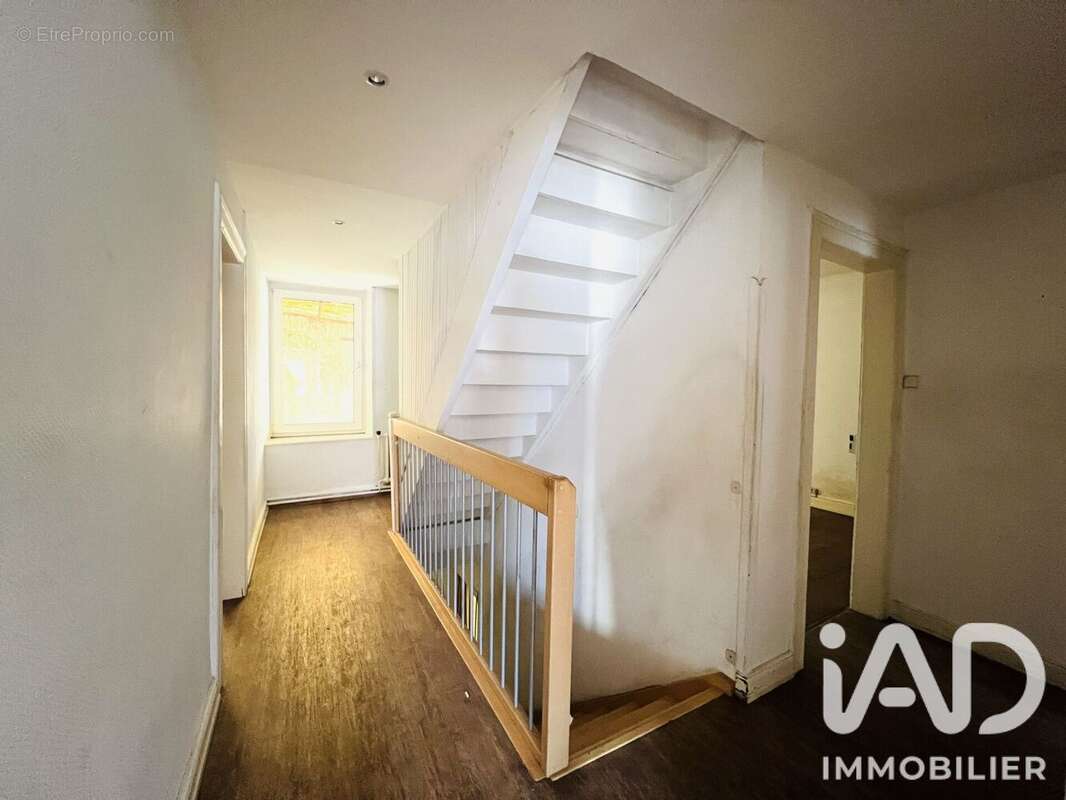 Appartement 250 m² à Hundling  - photo 7