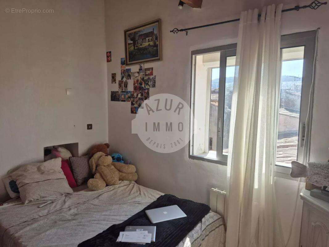 À VENDRE – Duplex de caractère au cœur du centre historique de La Ciotat - photo 9