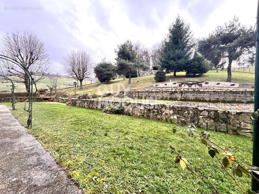 Maison à SAINT-MARTIN-EN-HAUT