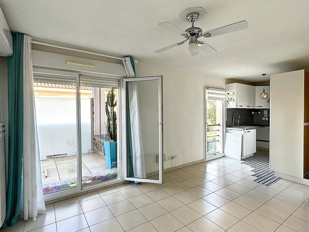 Appartement à ROQUEBRUNE-SUR-ARGENS