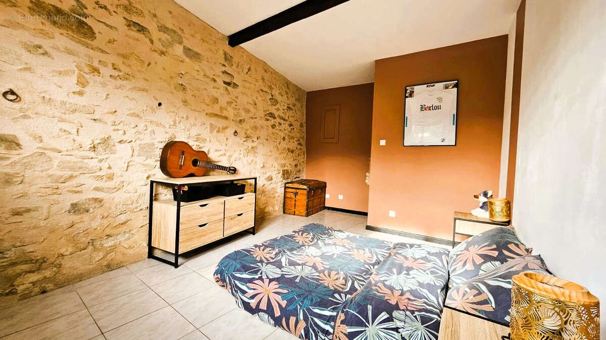 Maison à CHALUS