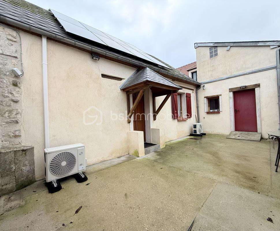 Maison à VILLENEUVE-LES-SABLONS