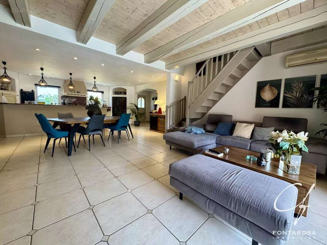 Maison à PUGET-SUR-ARGENS