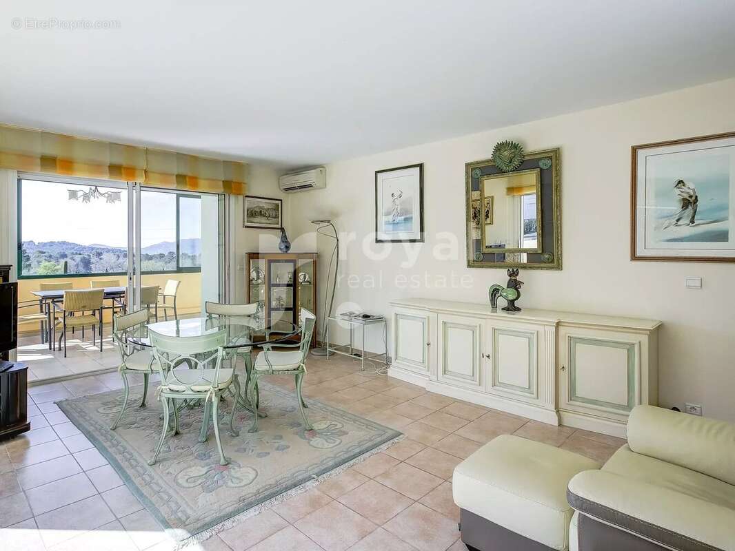 Appartement à MOUGINS