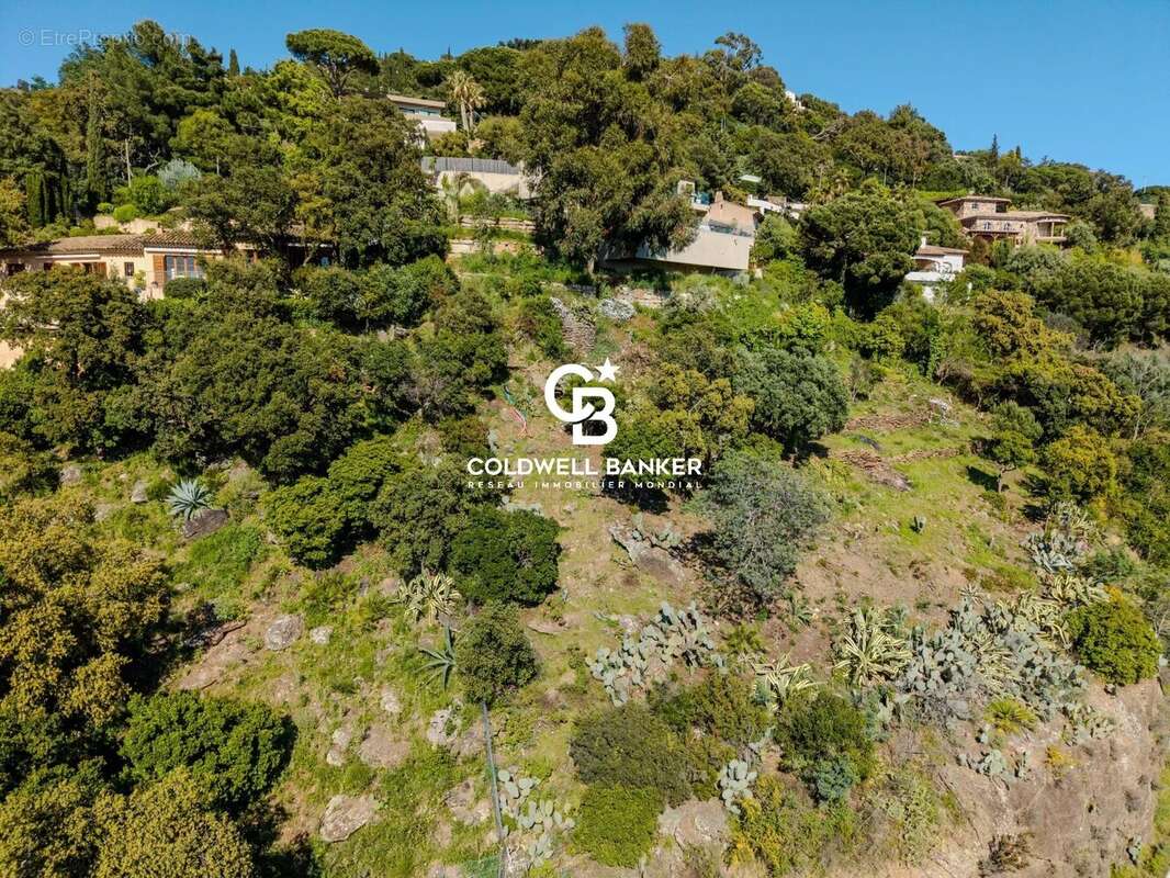 Terrain à RAYOL-CANADEL-SUR-MER