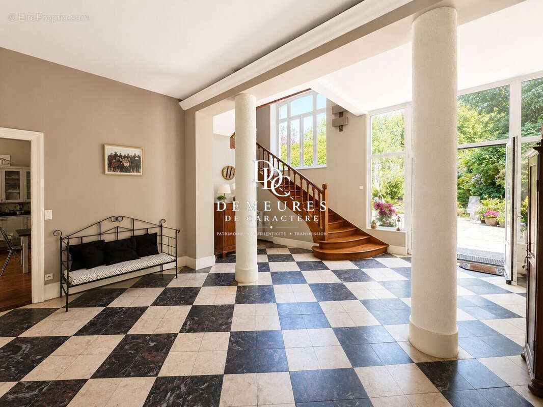 Maison 399 m² à Saint-Leonard  - photo 4