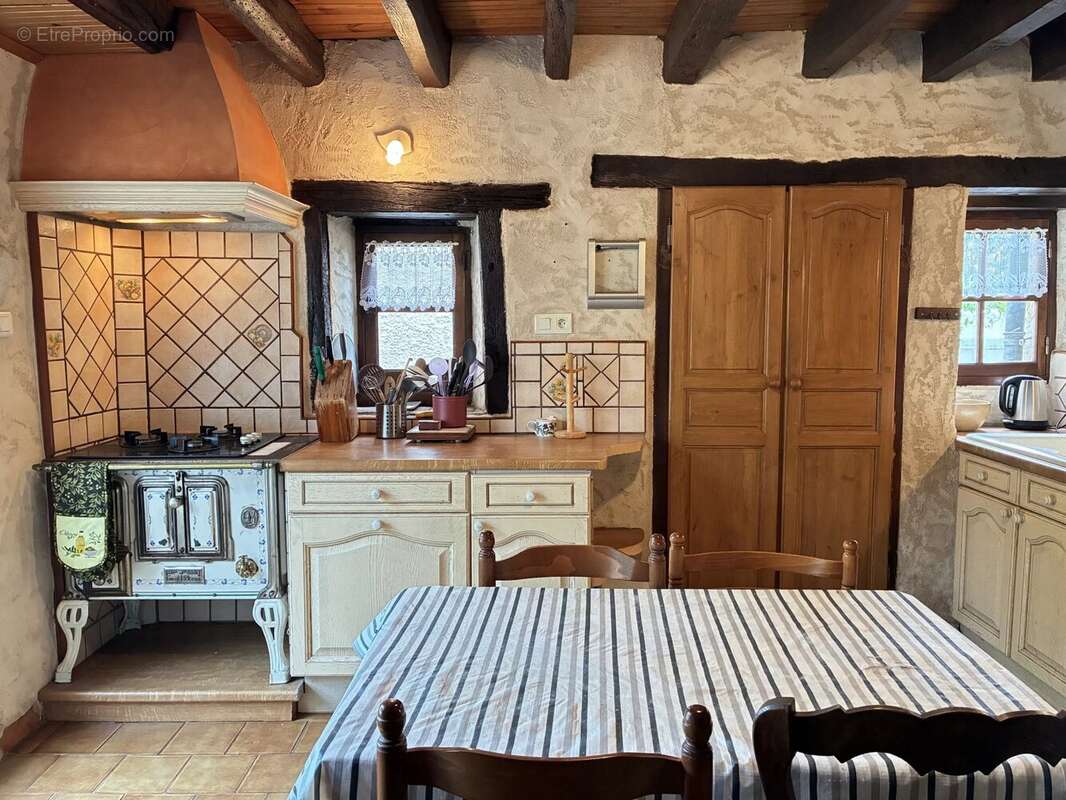 Maison rénovée avec gîte séparé de 3 chambres et piscine !! - photo 13
