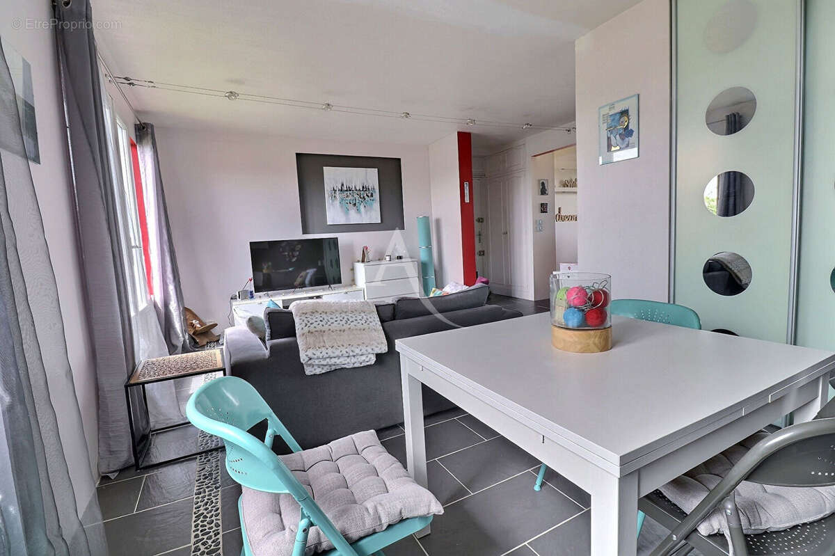 Appartement à LE MESNIL-LE-ROI
