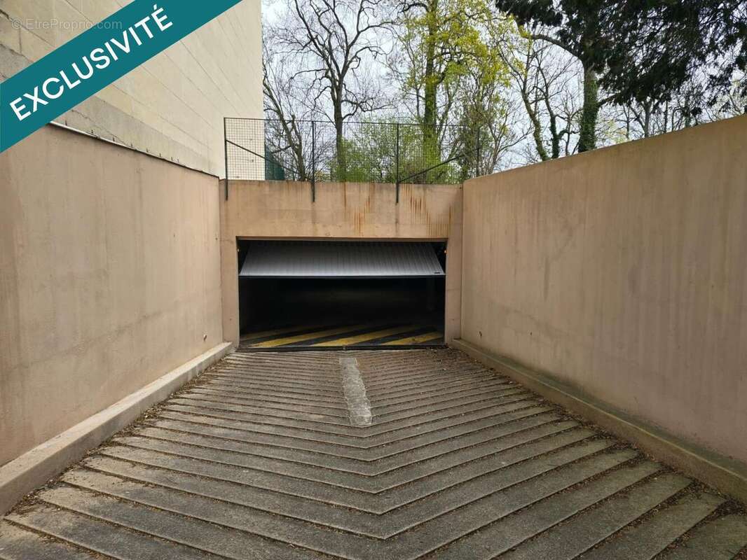 Photo 3 - Parking à MEUDON