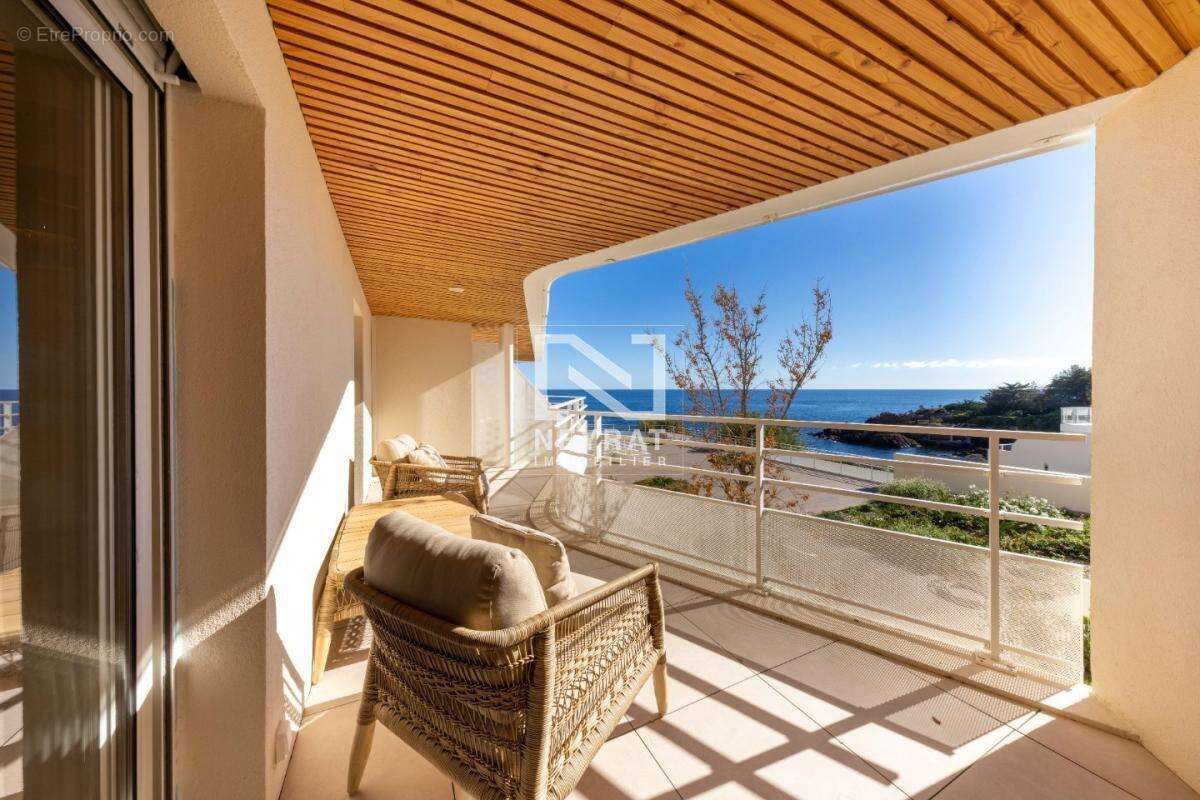 Magnifique t3 en duplex refait a neuf - pieds dans l'eau - photo 11