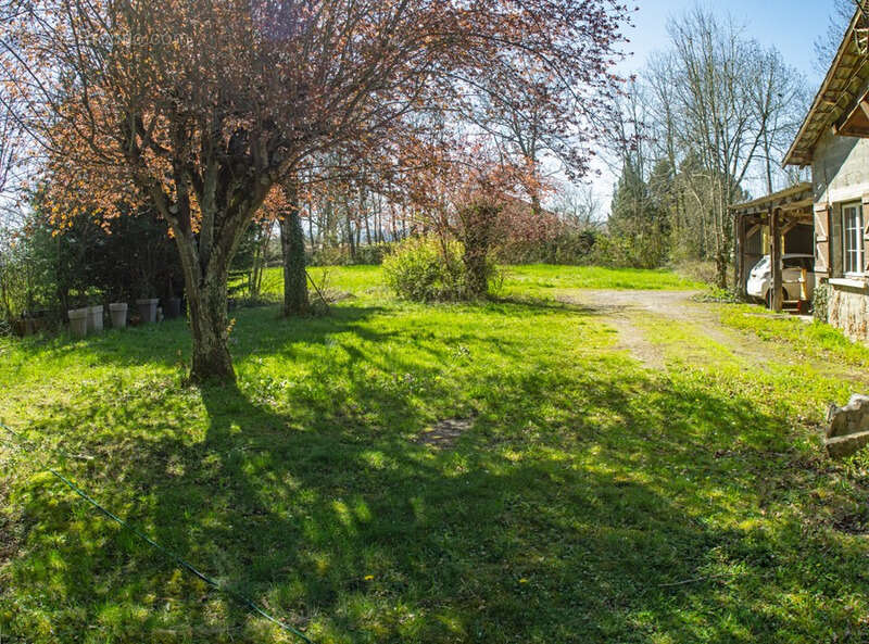 Dpt Haute Garonne (31), à vendre VILLENEUVE LECUSSAN maison à rénover T5 de 107m² habitables + abris voitures sur 730m² de terra - photo 15