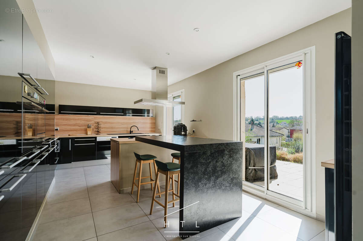 Frans - Maison 225 m2 avec dépendance indépendante, piscine et terrain de 2 475 m2 - photo 3