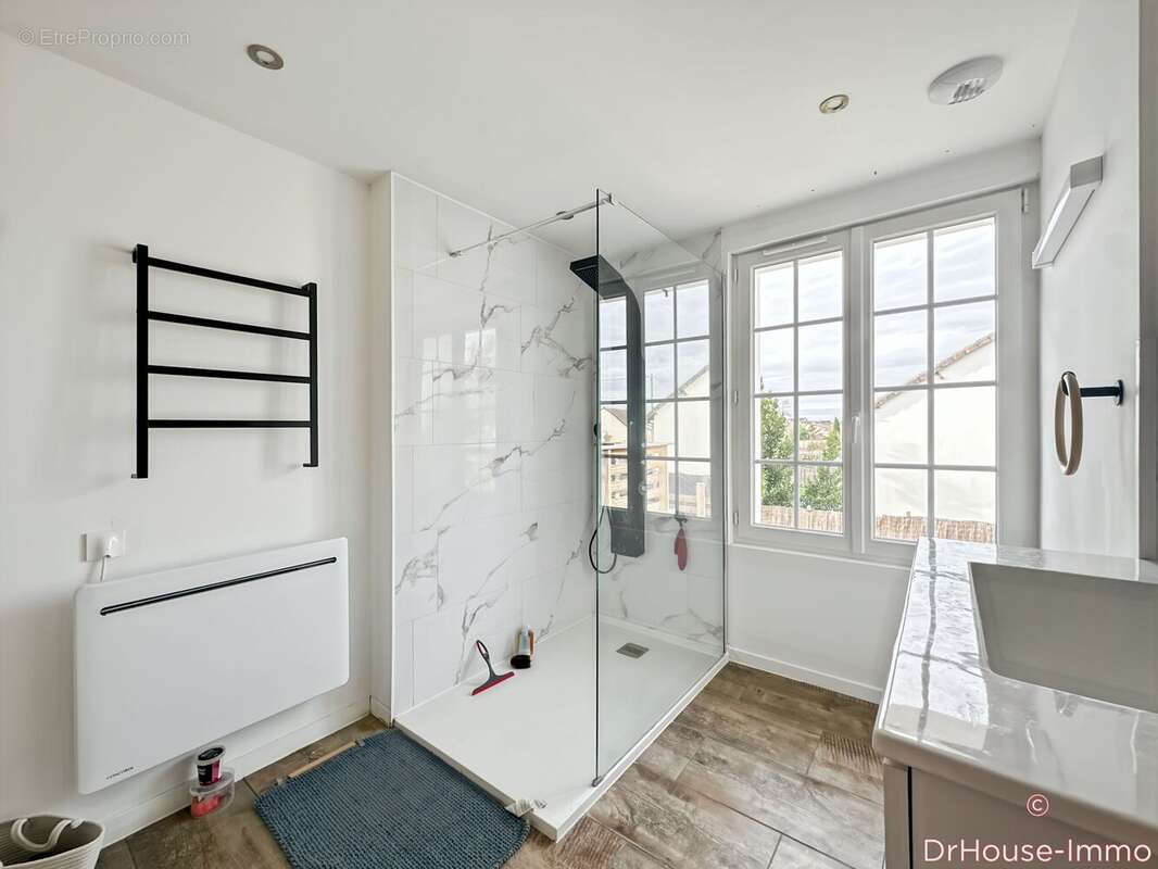 Maison à SAINT-COSME-EN-VAIRAIS