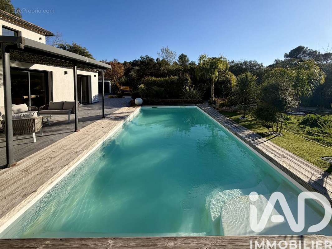 Photo 2 - Maison à ROQUEBRUNE-SUR-ARGENS